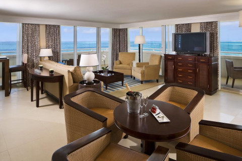 1507025787_20MeliaNassauBeach-GrandSuiteLivingroom.jpg